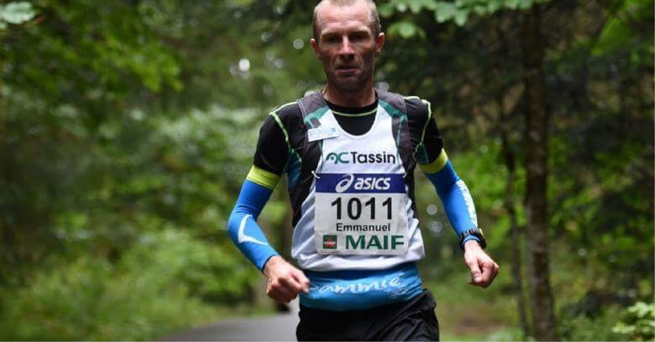 Manu Meyssat portant la Sammie® V2 à l'occasion d'un trail en compétition