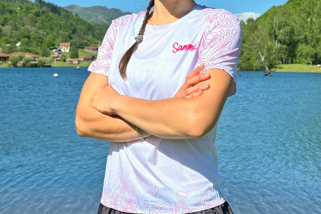 t-shirt de trail femme blanc et rose