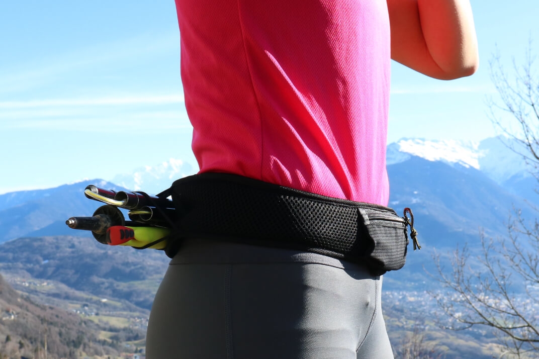 La ceinture sammie Ultra portée par un coureur en extérieur