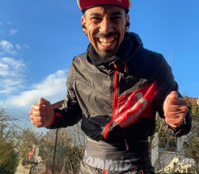 Ambassadeur Sammie qui fait une sortie running